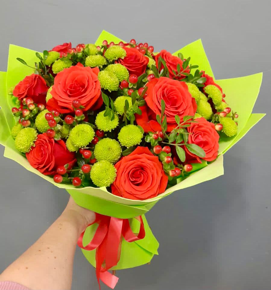 Букет цветов из: Хризантемы и Розы в Мендюкино