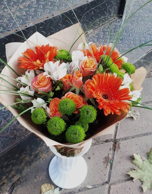 Букет цветов из: Герберы, Хризантемы, Альстромерии и Розы в Мендюкино