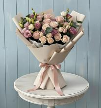 Букет цветов из:  Розы и Лизиантусы в Мендюкино