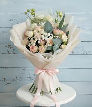 Букет цветов из:  Розы и Лизиантусы в Мендюкино