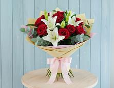 Букет цветов из:  Лилии и Розы в Мендюкино