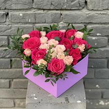 Цветочная композиция из Розы в коробке в Мендюкино
