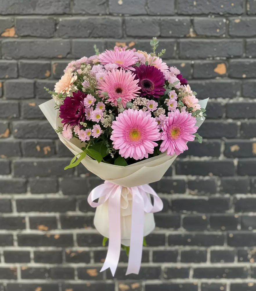 Букет цветов из: Герберы и Хризантемы в Мендюкино