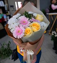 Букет цветов из:  Герберы, Розы и Хризантемы в Мендюкино