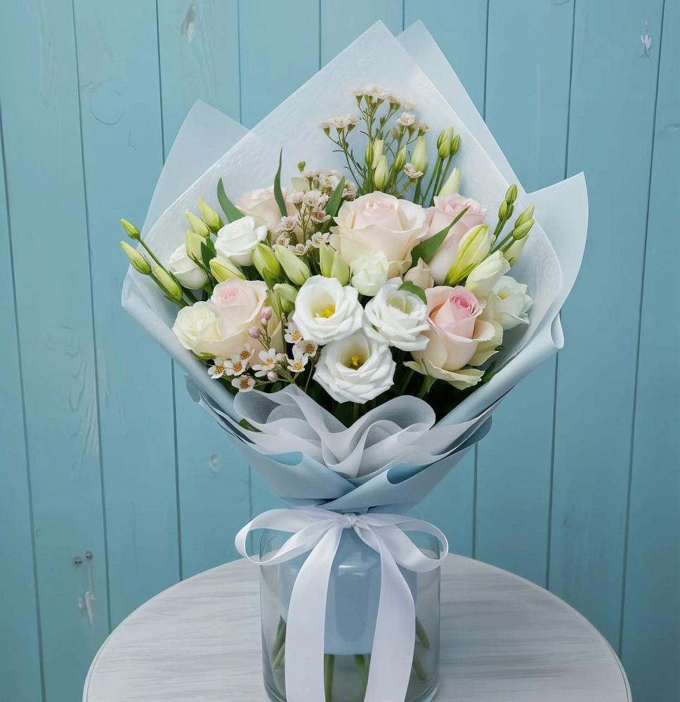 Букет цветов из: Розы и Лизиантусы в Мендюкино