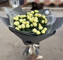 Букет Белые кустовые розы Солинеро в Мендюкино