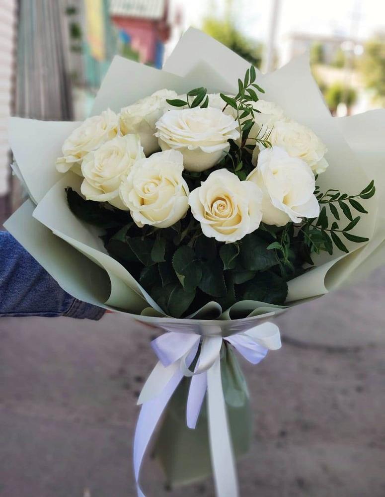 Букет Белые розы Проуд в Мендюкино