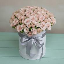 Цветочная композиция из Розы в шляпной коробке в Мендюкино