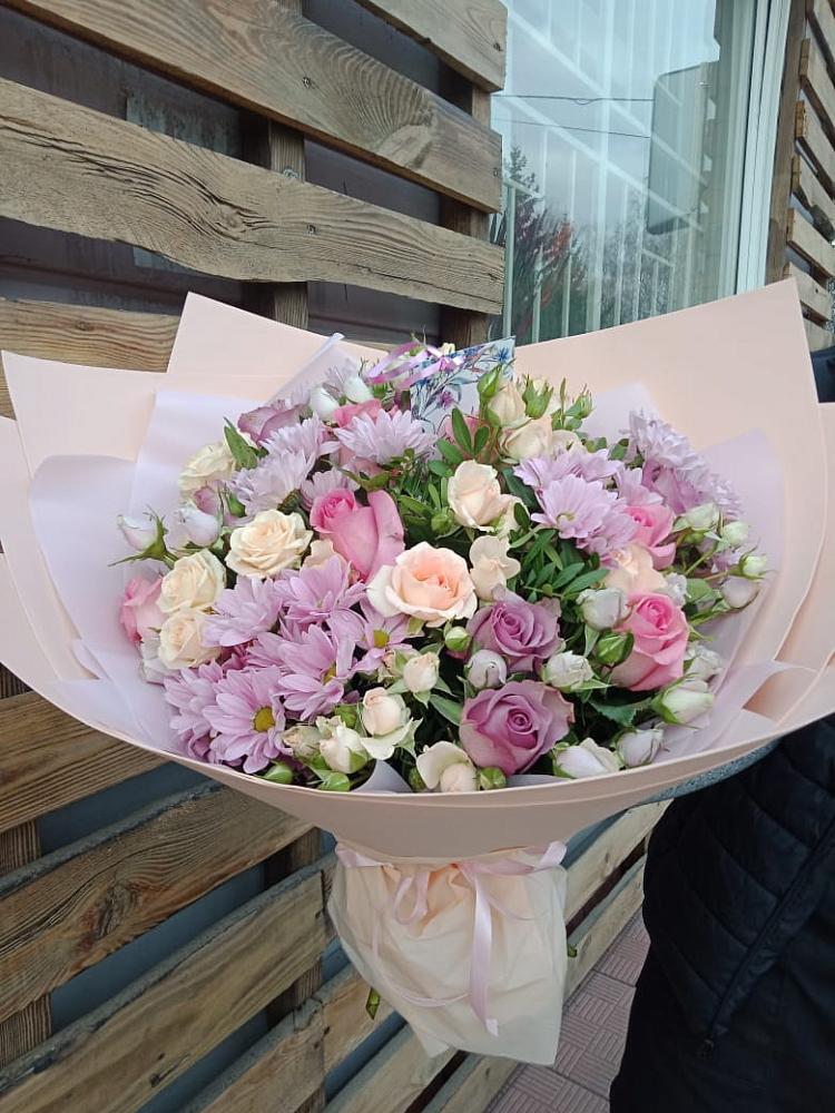 Букет цветов из: Розы и Хризантемы в Мендюкино