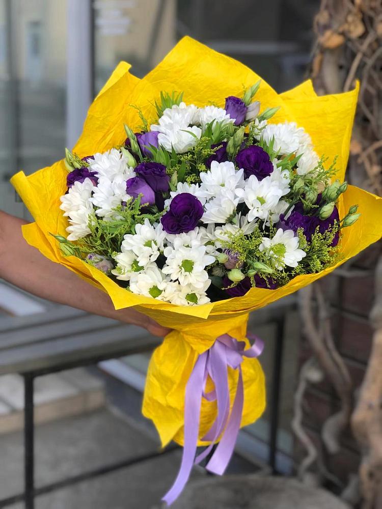 Букет цветов из: Ирисы, Хризантемы и Ромашки в Мендюкино