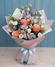 Букет цветов из:  Лизиантусы, Розы, Альстромерии и Гипсофила в Мендюкино