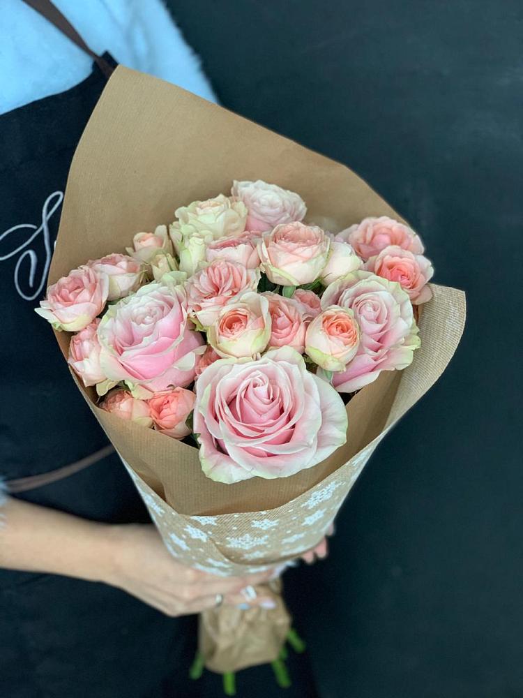 Букет цветов из: Хризантемы и Розы в Мендюкино