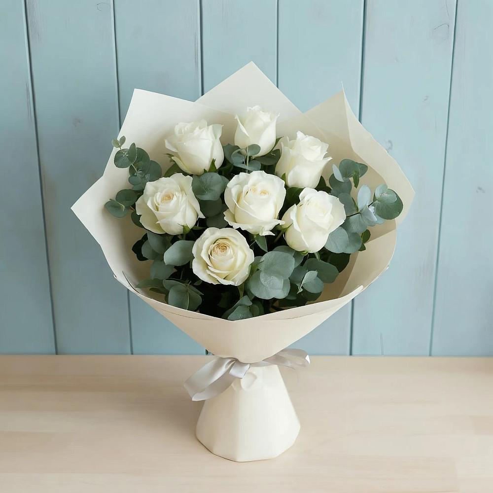 Букет Белые розы в Эвкалипте в Мендюкино