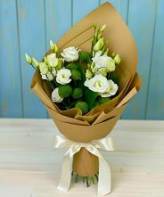 Букет цветов из:  Хризантемы и Лизиантусы в Мендюкино