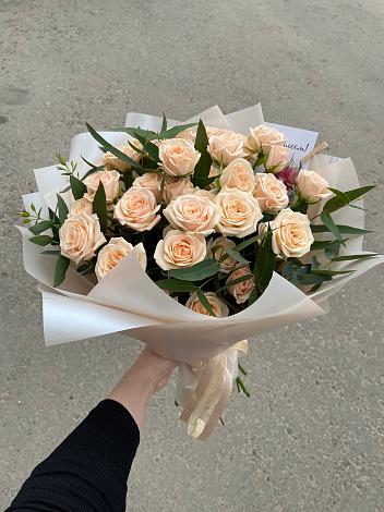 Букет Кремовые розы Латте в Мендюкино