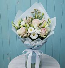 Букет цветов из:  Розы и Лизиантусы в Мендюкино