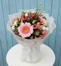 Букет цветов из:  Герберы, Альстромерии и Лизиантусы в Мендюкино
