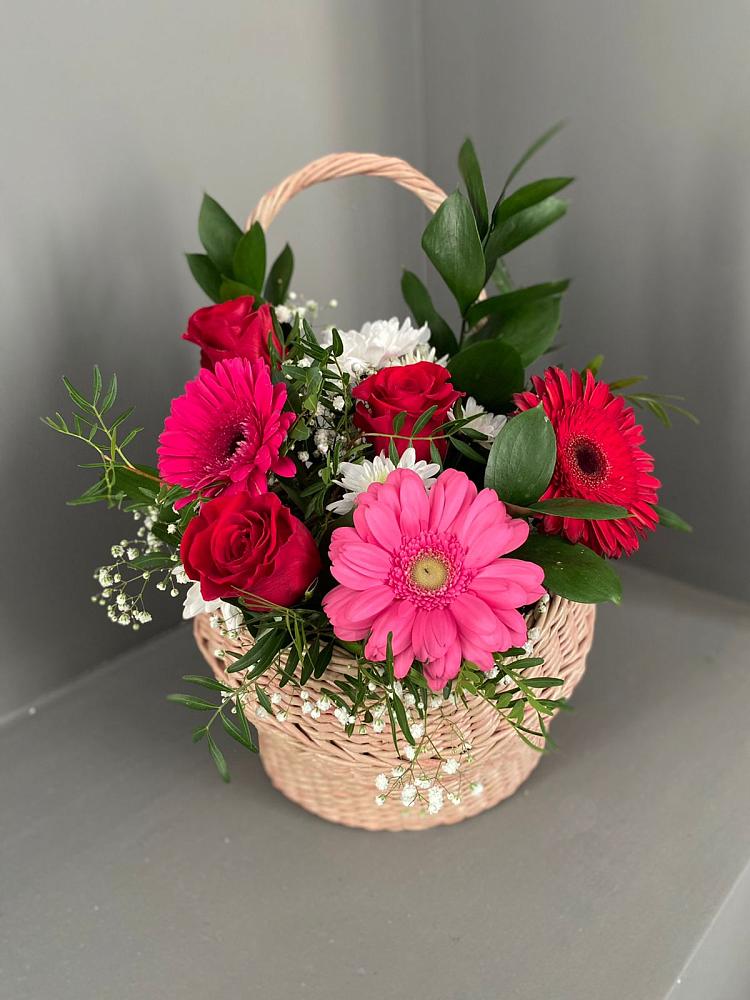 Цветочная композиция из Розы, Хризантемы и Герберы в корзине в Мендюкино