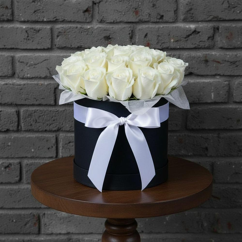 Цветочная композиция из Розы в шляпной коробке в Мендюкино