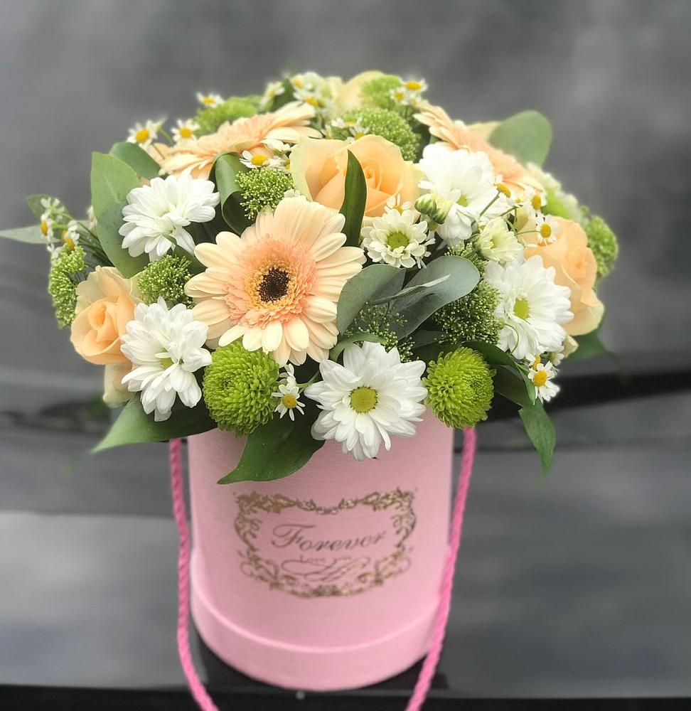 Цветочная композиция из Розы, Герберы и Хризантемы в шляпной коробке в Мендюкино