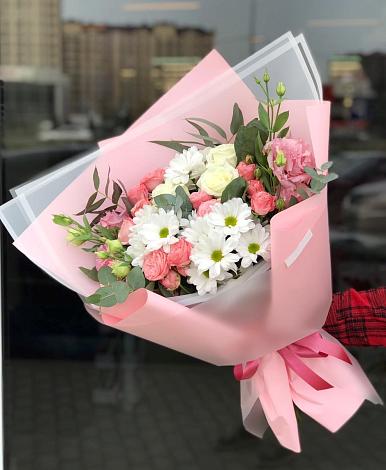 Букет цветов из: Розы, Лизиантусы и Хризантемы в Мендюкино