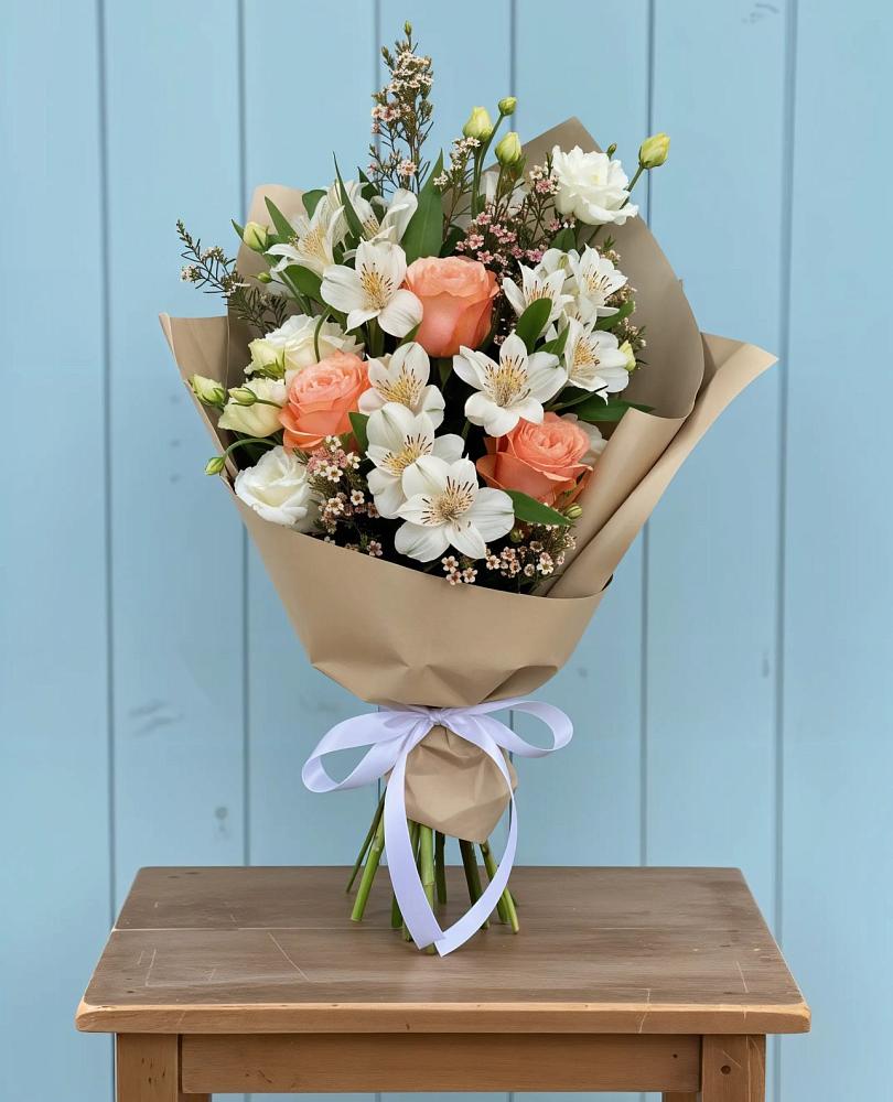 Букет цветов из: Альстромерии, Лизиантусы, Розы и Хризантемы в Мендюкино