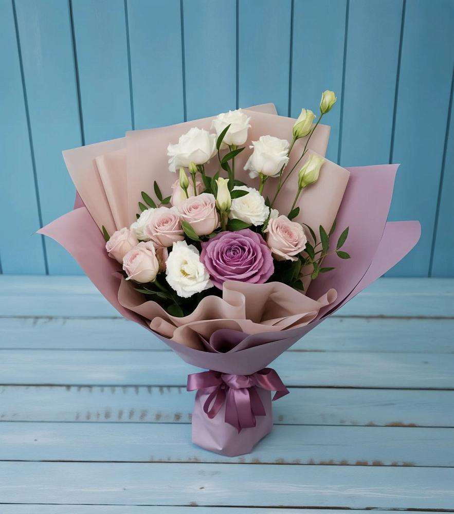 Букет цветов из: Розы и Лизиантусы в Мендюкино